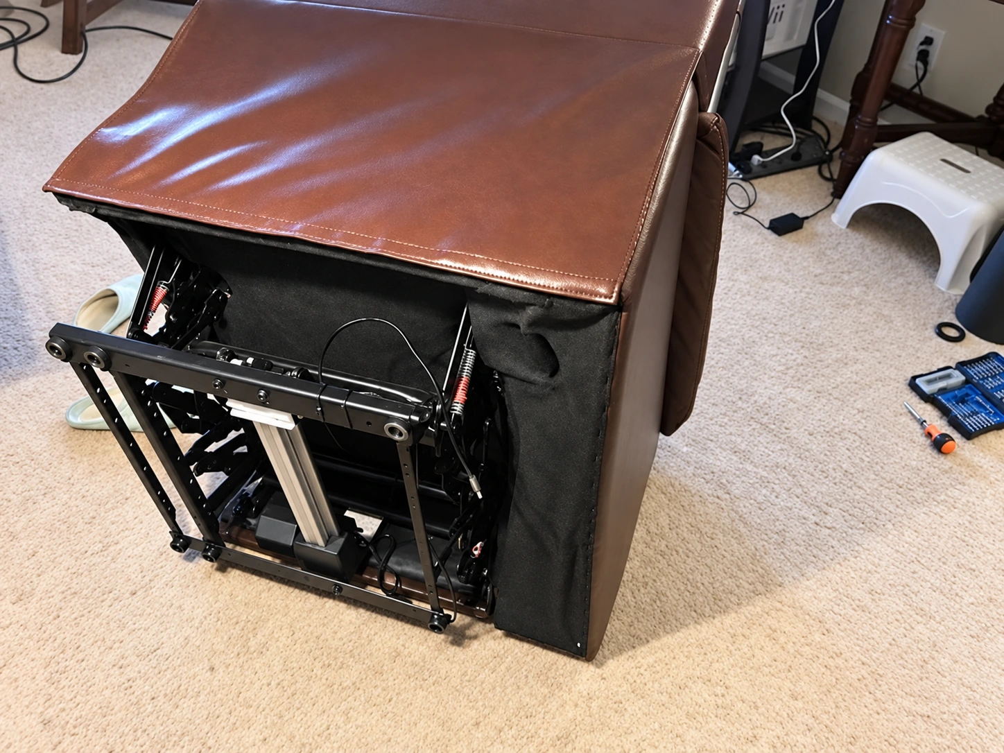 Power recliner underside and actuator